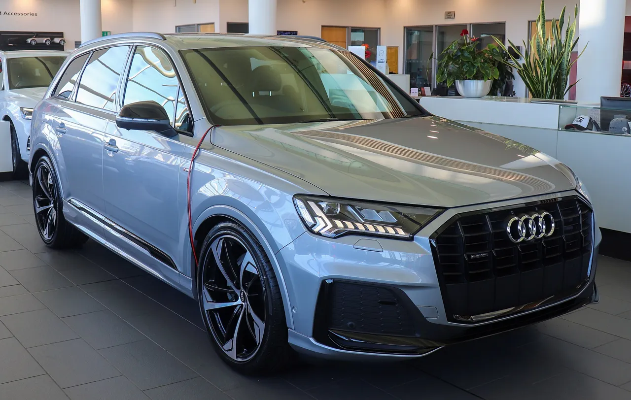 Rent Audi Q7 in Dubai