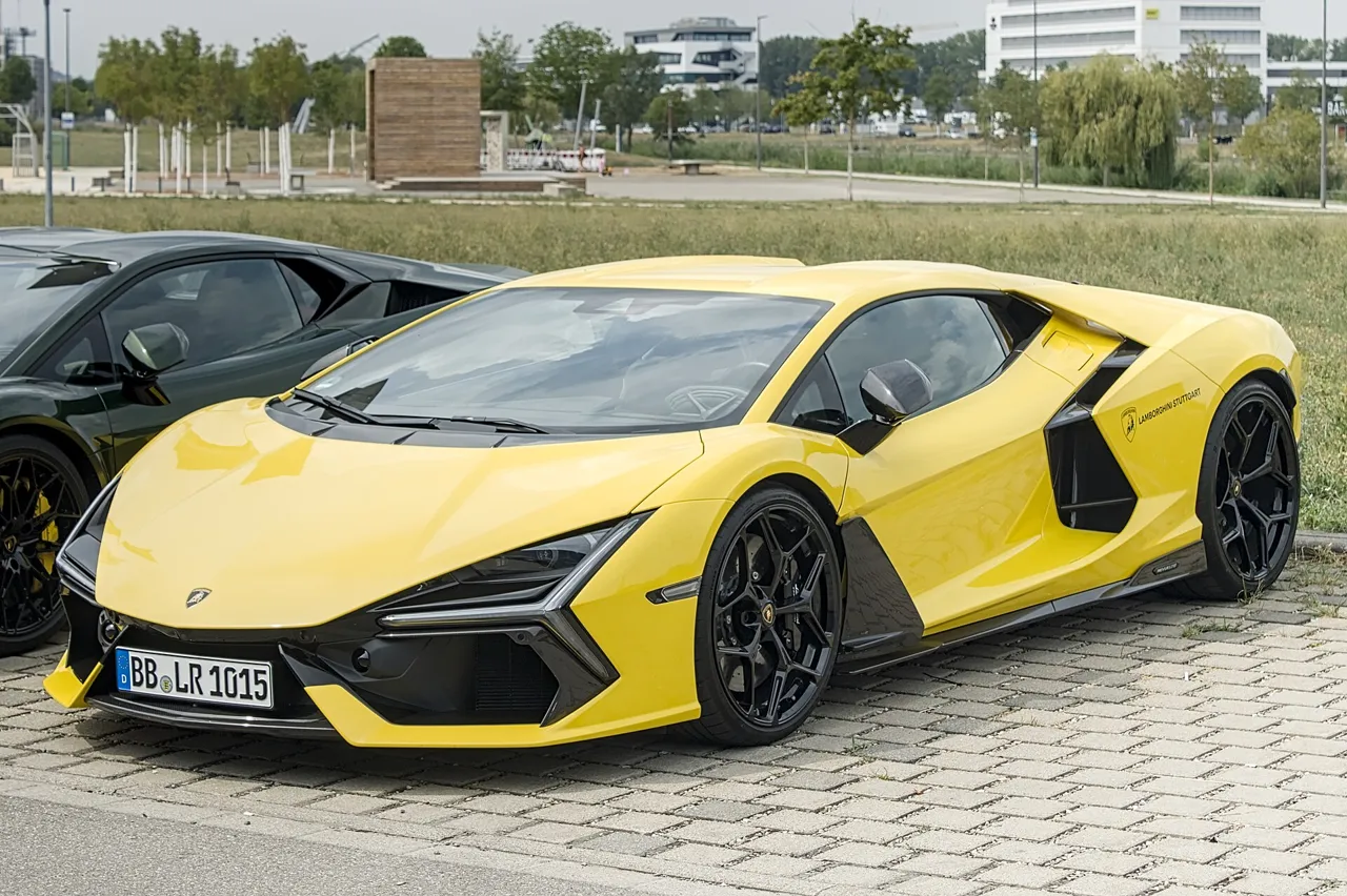 Rent Lamborghini Revuelto in Dubai
