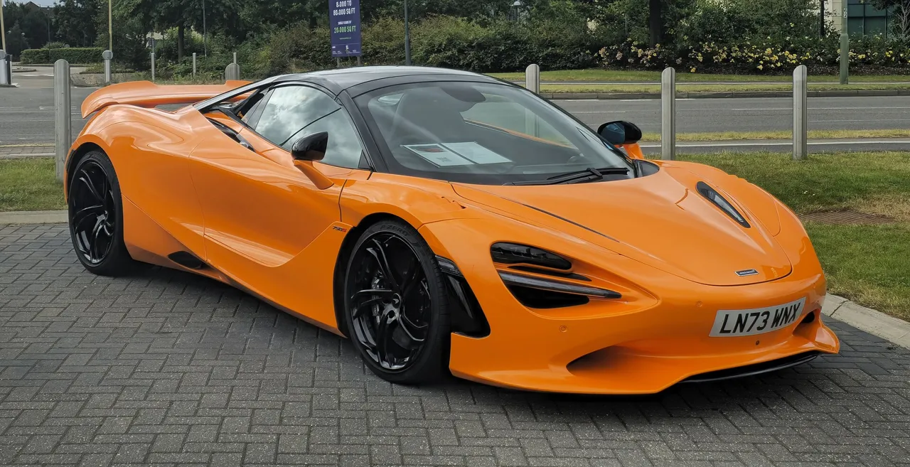 Rent McLaren 750S in Dubai