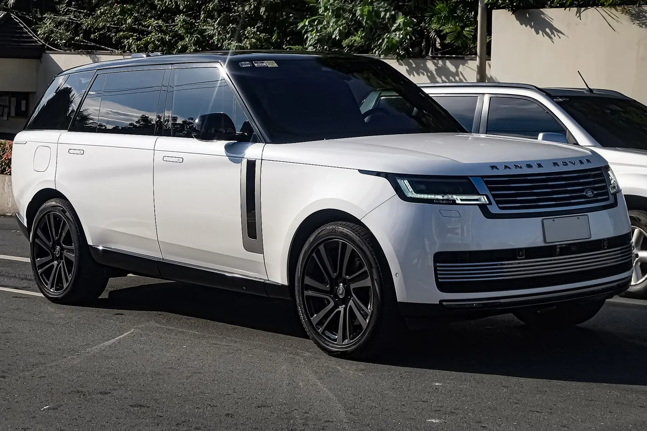 Rent Range Rover Vogue in Dubai