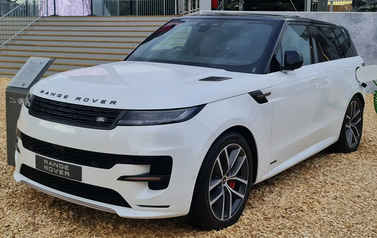 Rent Range Rover Sport in Dubai