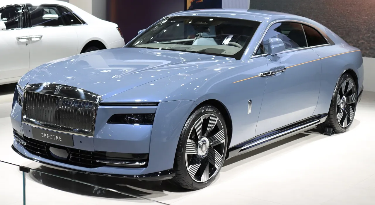 Rent Rolls-Royce Spectre in Dubai